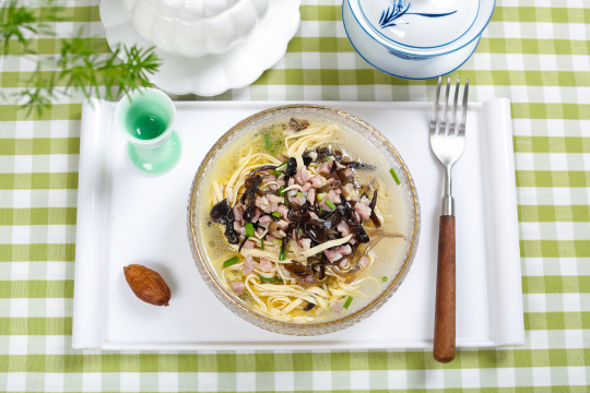 火腿丁煮千张丝