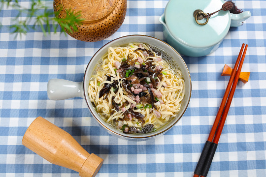 火腿丁煮千张丝