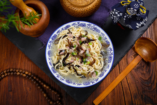 火腿丁煮千张丝