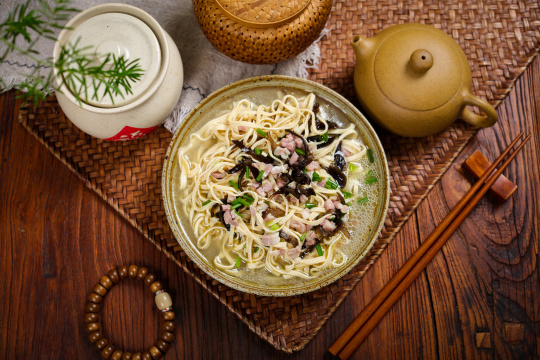 火腿丁煮千张丝