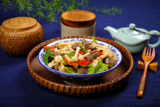 白玉菇烩牛肉丁