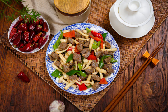 白玉菇烩牛肉丁