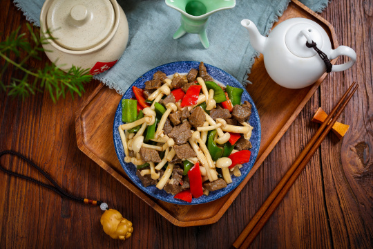 白玉菇烩牛肉丁