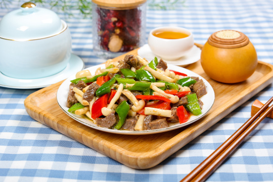 白玉菇烩牛肉丁