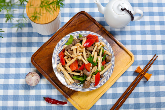 白玉菇烩牛肉丁