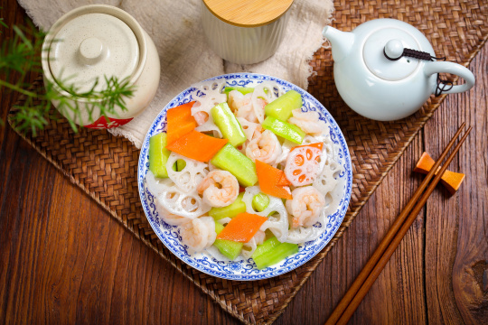 黄瓜藕片烩虾仁
