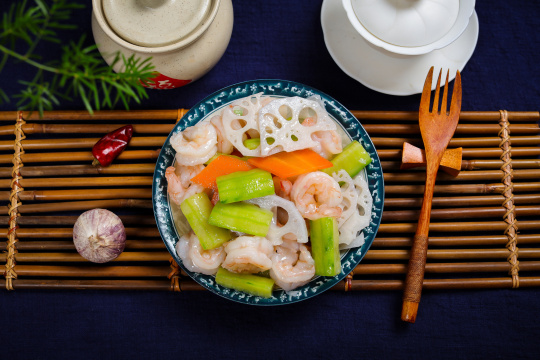 黄瓜藕片烩虾仁