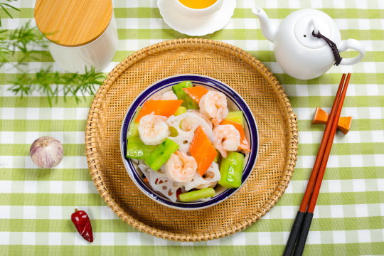 黄瓜藕片烩虾仁