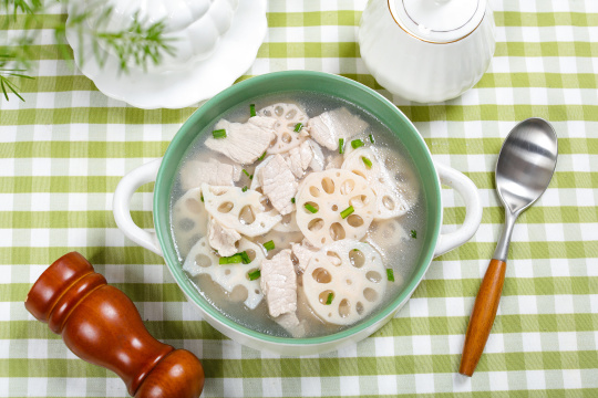 莲藕肉片汤