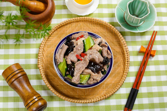 黄瓜木耳枸杞炒肉