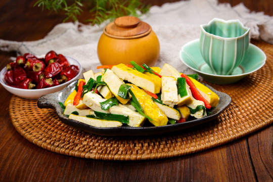 韭菜炒黄豆腐