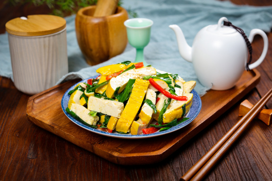 韭菜炒黄豆腐