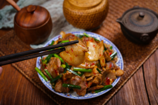 回锅肉炒韭菜花