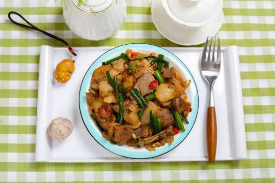 回锅肉炒韭菜花