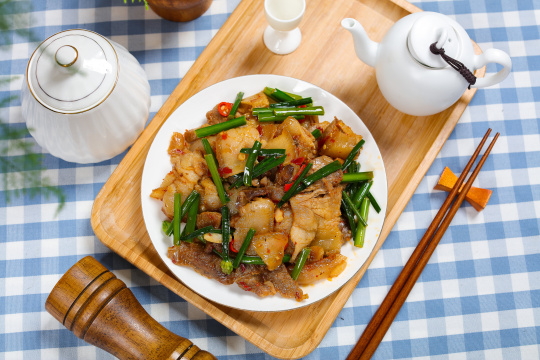 回锅肉炒韭菜花