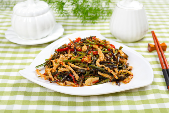 蕨菜炒肉丝