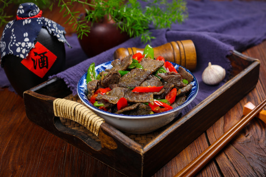 辣椒炒腊牛肉干巴