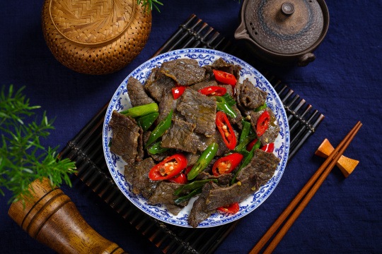 辣椒炒腊牛肉干巴