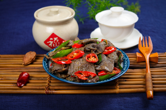辣椒炒腊牛肉干巴