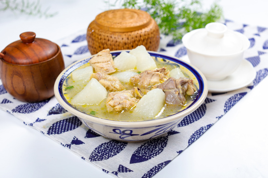 萝卜煮鸡汤