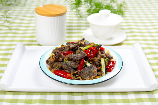 芹菜炒腊牛肉