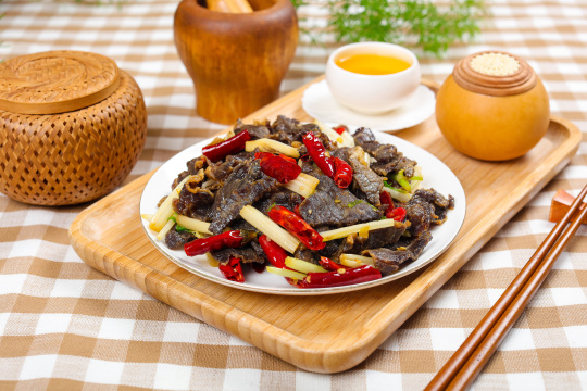 芹菜炒腊牛肉