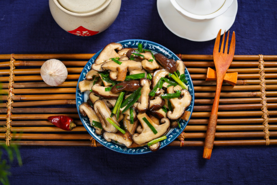 韭菜炒香菇