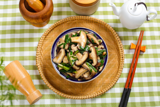 韭菜炒香菇