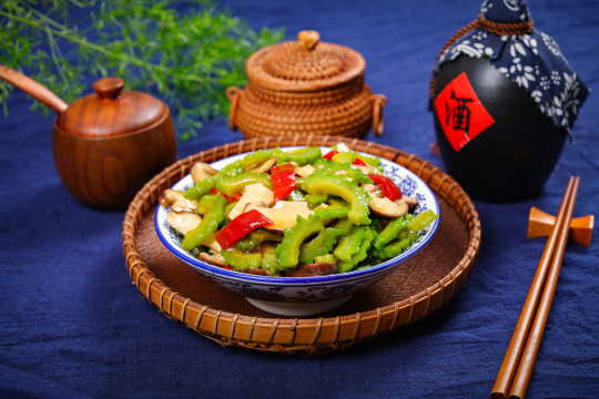 苦瓜炒香菇