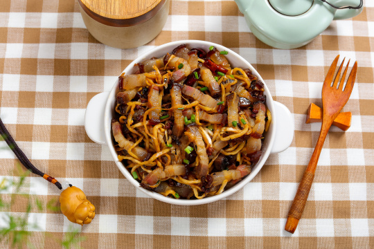 茭白炒烟熏肉丝