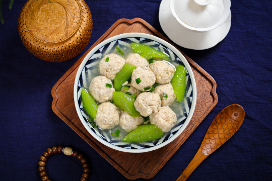 丝瓜豆腐丸子汤