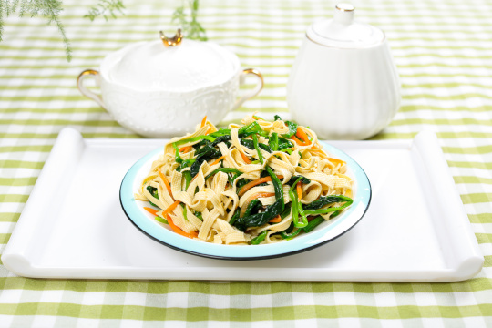 菠菜拌豆腐皮