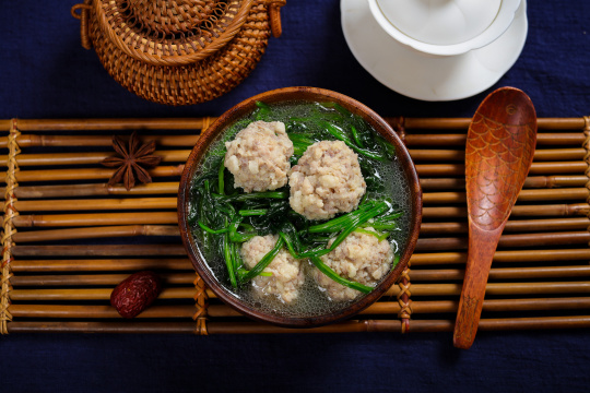 菠菜肉丸子汤