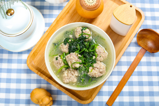 菠菜肉丸子汤