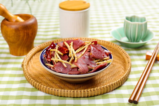 鱼腥草炒火腿肉