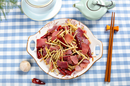 鱼腥草炒火腿肉