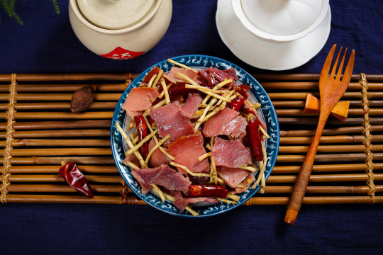 鱼腥草炒火腿肉