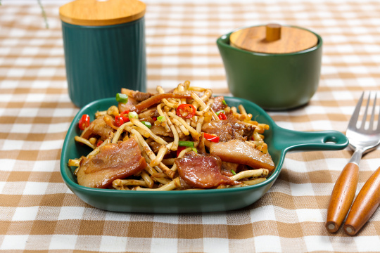 鱼腥草炒猪头肉1