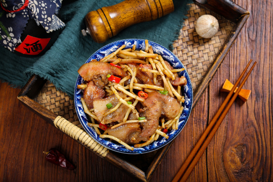 鱼腥草炒猪头肉22