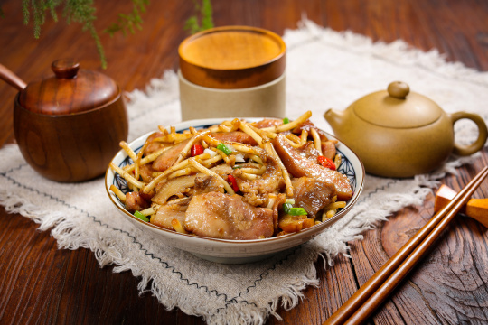 鱼腥草炒猪头肉23