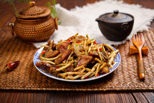 鱼腥草炒猪头肉28