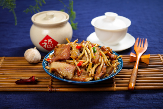 鱼腥草炒猪头肉35