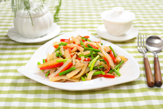 蒜苔炒响螺肉