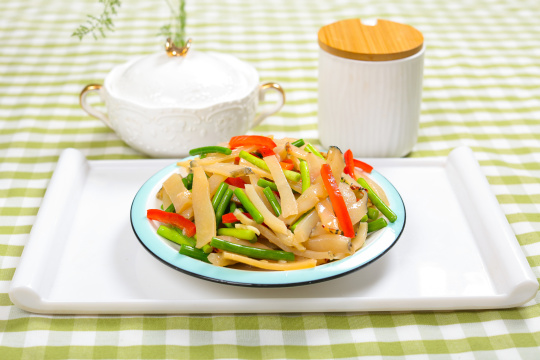 蒜苔炒响螺肉