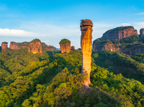 广东韶关丹霞山夕阳时分丛林美景