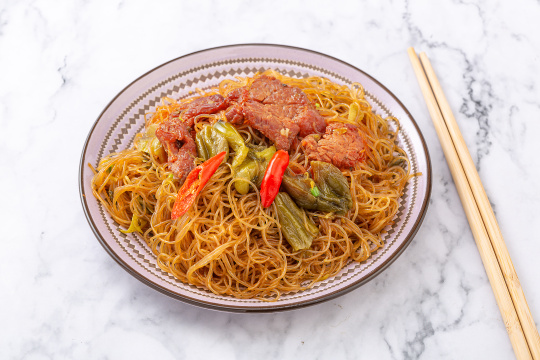 牛肉酸菜炒米粉