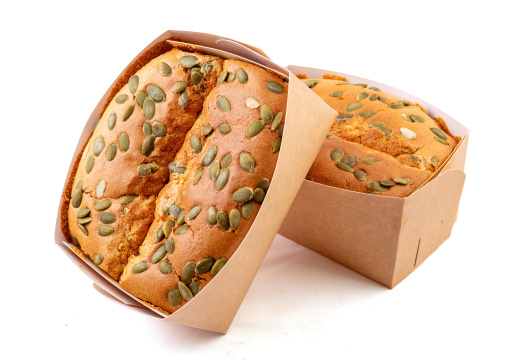 红枣坚果仁金枕蛋糕