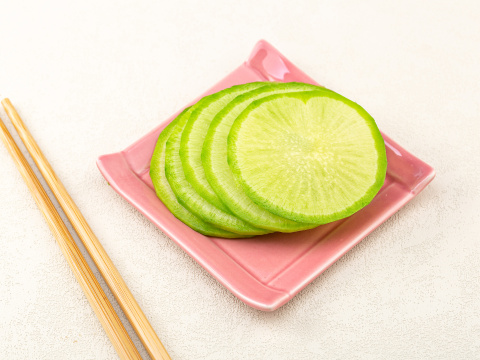 串串麻辣烫中份：食材白萝卜片