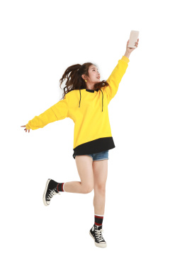 跳跃的年轻女学生