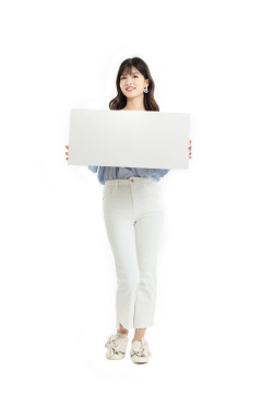 使用信息白板的年轻大学生